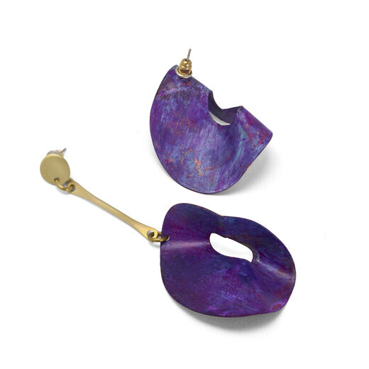 Purple asymmetrical brass earrings by Sibilia